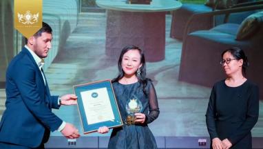 创始人荣获2023第六届美国AIIDA国际影响力创新蜜柚黄色污师